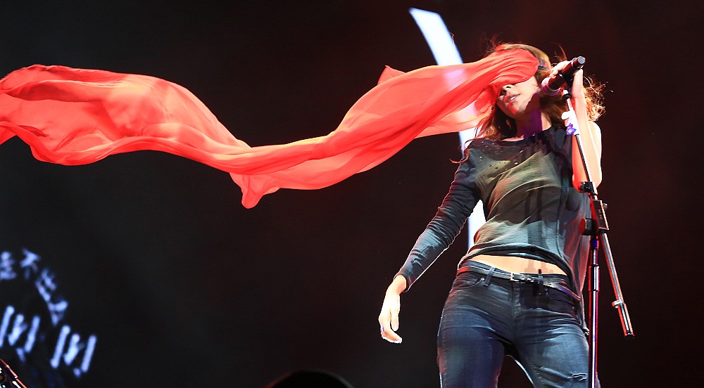 阿丁SH　陈绮贞演唱会　型号 : EOS 5D Mark III 光圈 : f/4.0 曝光时间 : 1/200 ISO : 2000 焦距 : 106mm